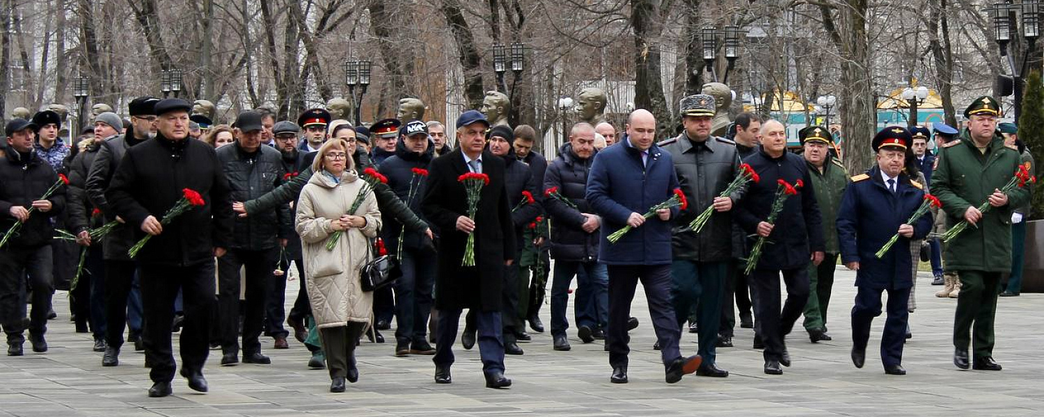  В Карачаево-Черкесии почтили память героев Отечества