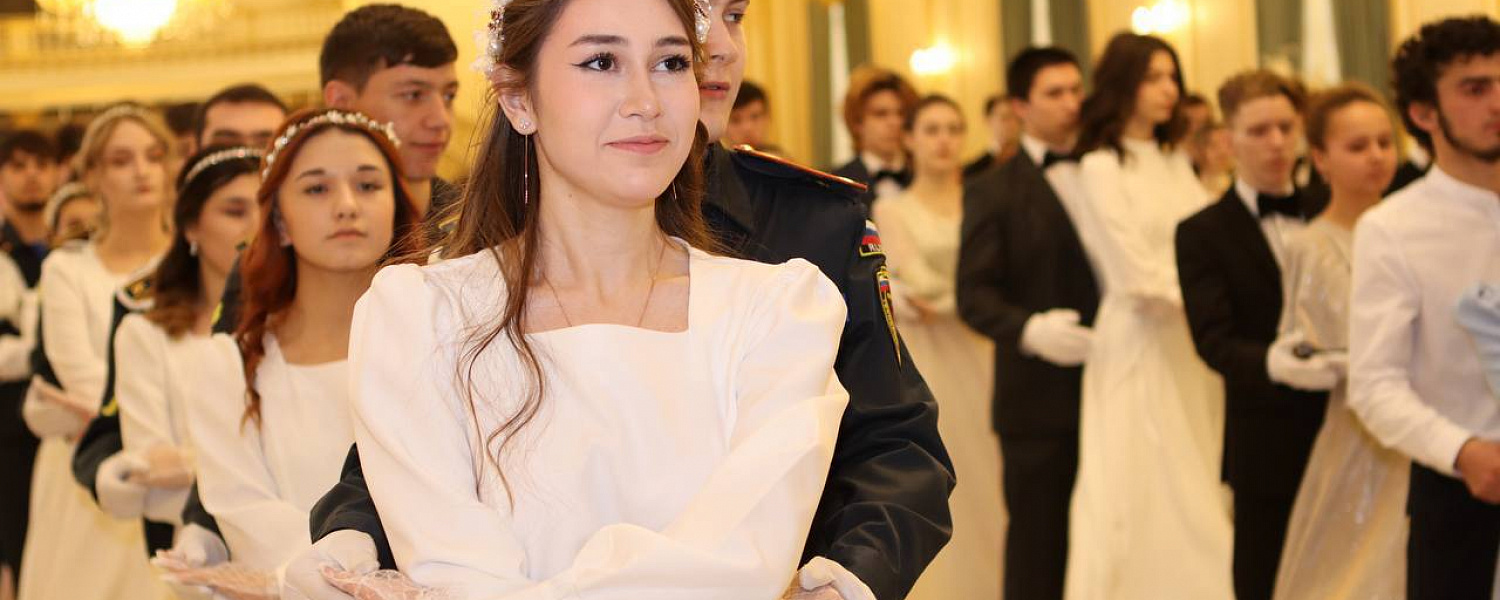 Республиканский бал организовали для студентов Карачаево-Черкесии
