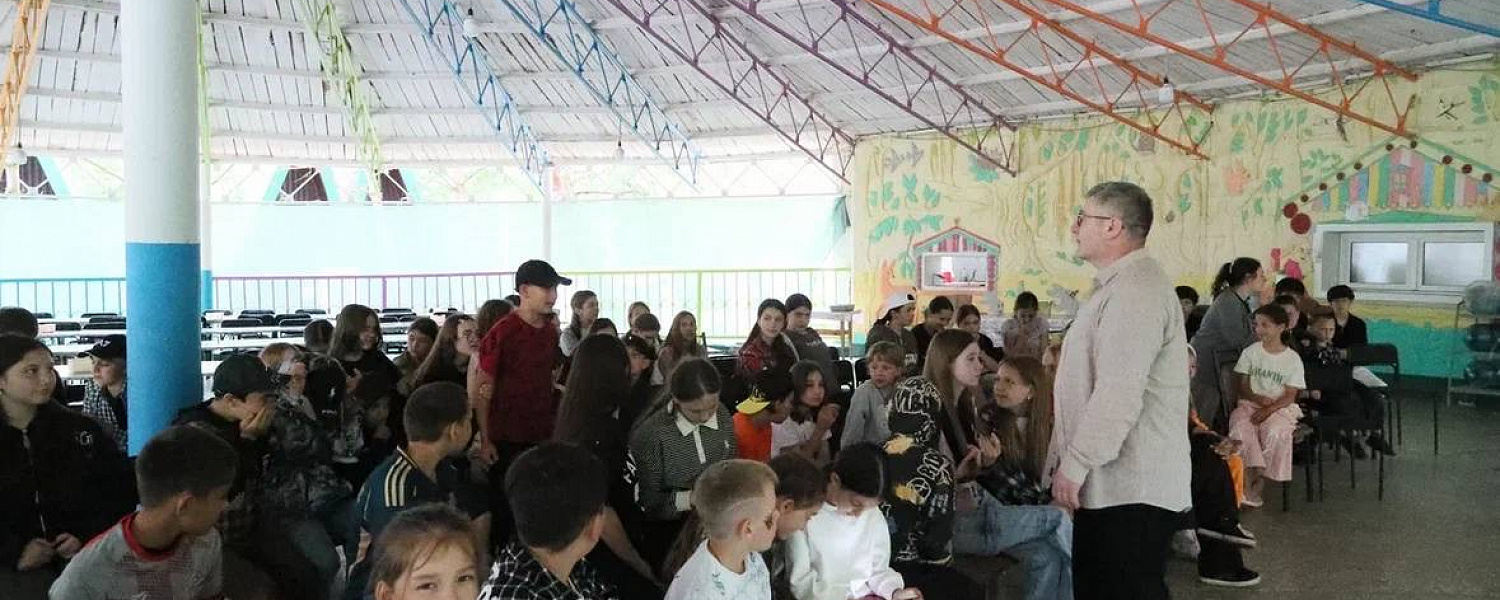 В Карачаево-Черкесии 100 детей участников СВО прошли обучение по программе цифровой и психологической безопасности «НейроЩит»