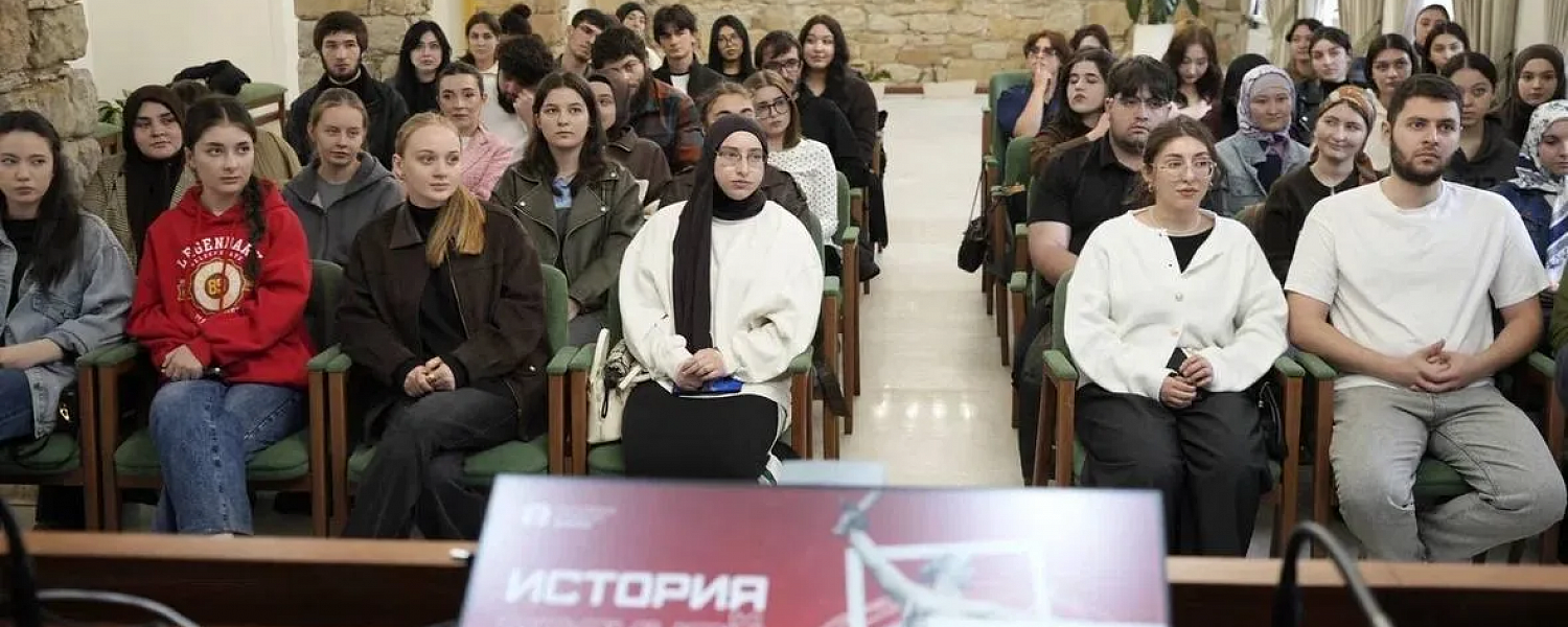 Студентам КЧГУ рассказали о ключевых сражениях Великой Отечественной войны