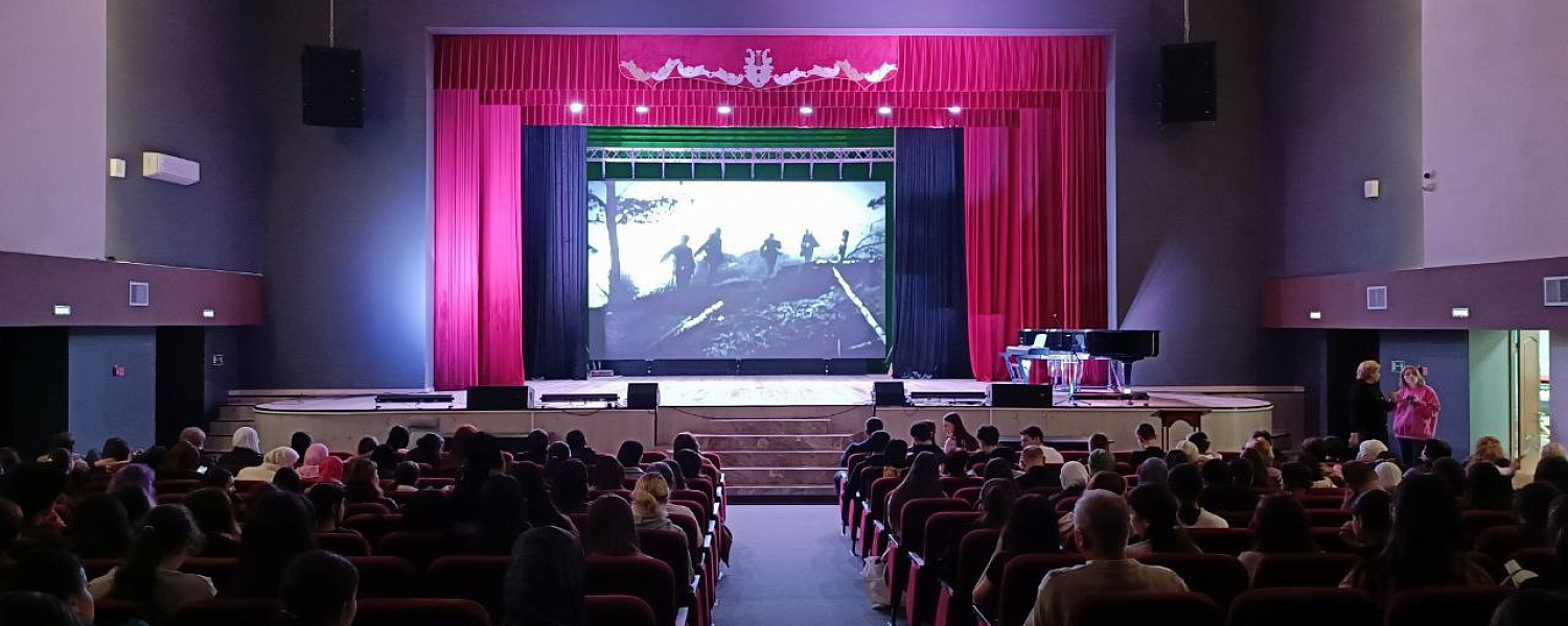 В Карачаево-Черкесии состоялся кинопоказ специального премьерного фильма «Город-герой Ленинград»