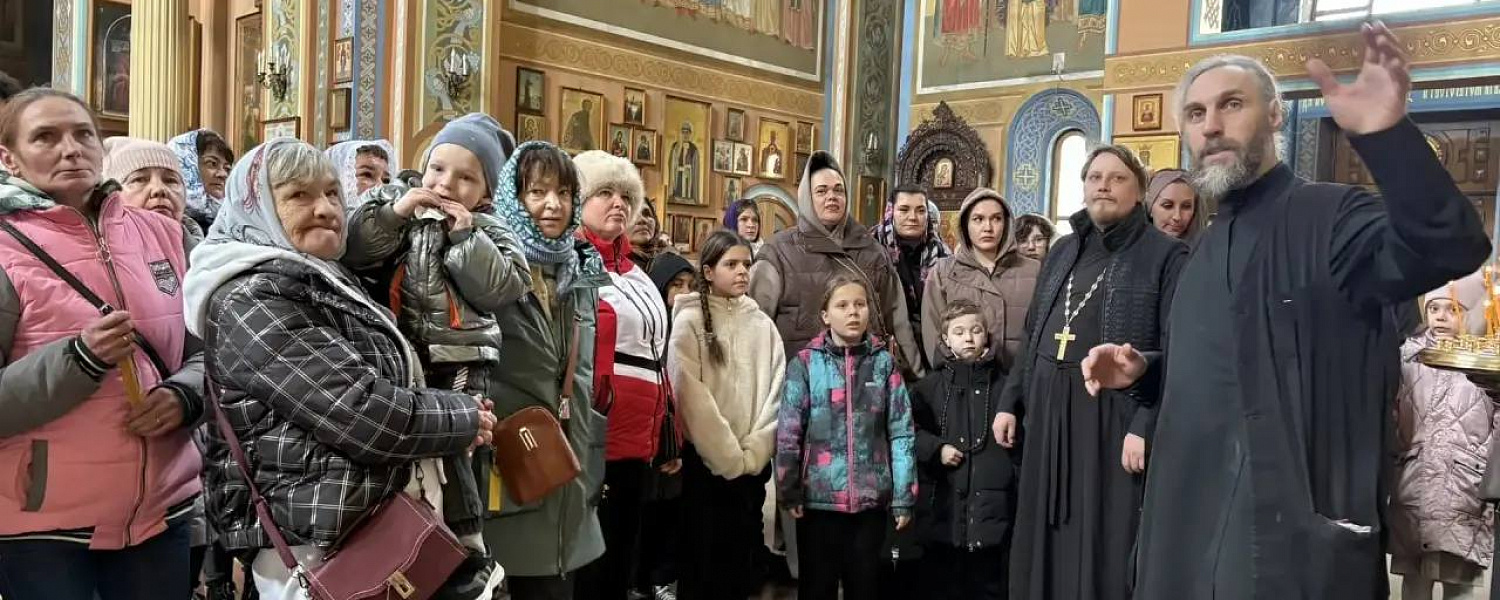 Для семей участников СВО из Карачаево-Черкесии организовали паломническую поездку к святыням Кавказа
