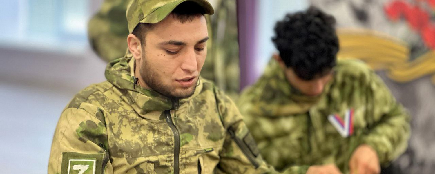  В КЧР участник СВО провёл для школьников мастер-класс по изготовлению окопных свечей